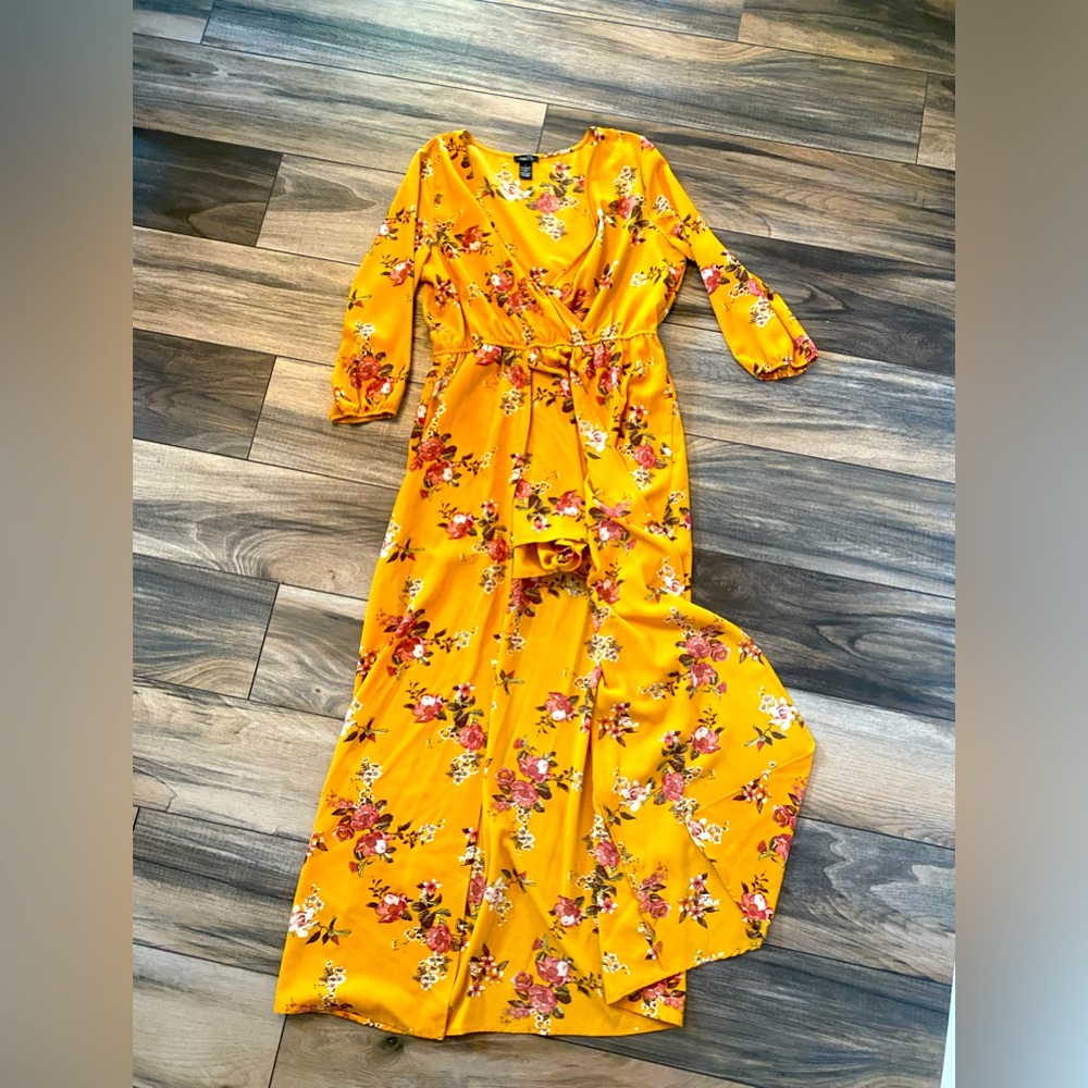 Womens floral dress with slit and shorts size Large